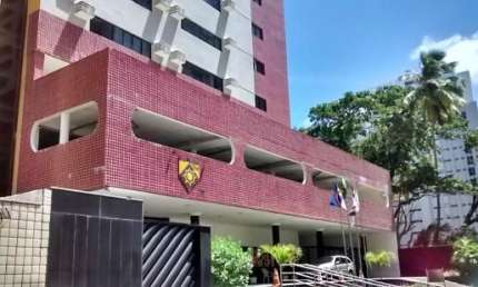 Flat à Venda em Boa Viagem à 50 metros do Mar com 40M² Mobiliado.