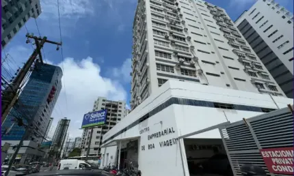 Vendo conjunto de salas comerciais com 105m² vista mar.