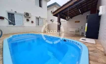 Casa Sobreposta Baixa no Bairro Macuco - 3 Dormitórios com Piscina e Área Gourmet