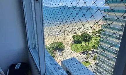 Apartamento de 2 Dormitórios Frente ao Mar no Embaré, Andar Alto e Totalmente Reformado