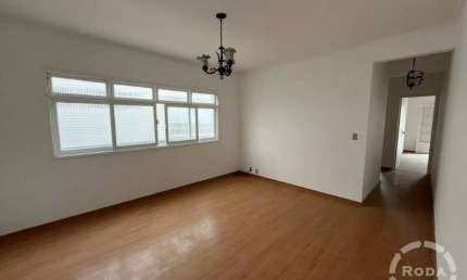 Apartamento amplo com garagem fechada e sacada – Ponta da Praia