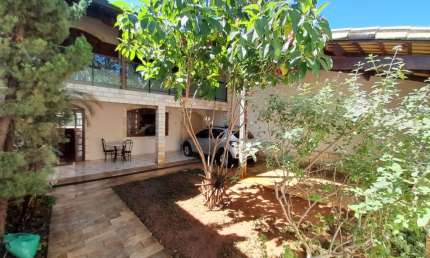 Casa geminada 3 quartos 144m² de área construída, -Bairro Santa Amélia