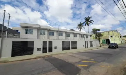 Casa geminada de esquina à venda - 3 quartos sendo 1 suíte 150m², 2 vagas de garagem / bairro candelária