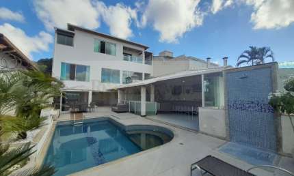 Oportunidade ; Casa à venda 542,63m²  Aquecedor Solar, 4 quartos sendo 2 suites ,Garagem para 4 Carros  /  Santa Monica - Belo Horizonte.