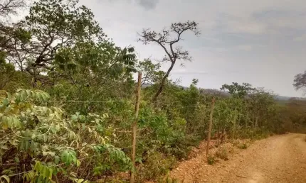 Terreno à venda 1700m²  Fazenda Três Córregos / Município de Santana do Riacho - Mg