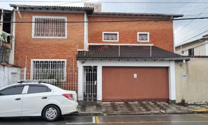 Sobrado para Venda em Mogi das Cruzes, Centro, 3 dormitórios, 1 suíte, 2 banheiros, 3 vagas