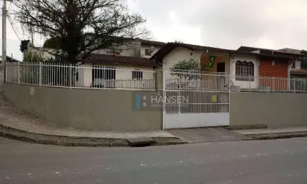 Casa com 3 dormitórios sendo 1 suíte à venda, 190 m² por r$ 950.000 - bom retiro - joinville/sc