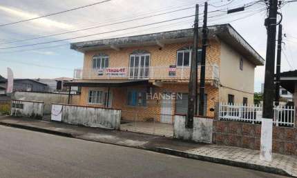 Sobrado com 3 Apartamentos à venda por R$ 700.000 - Fátima - Joinville/SC