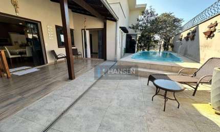Casa com 1 suíte + 2  dormitórios à venda, 243 m² por R$ 1.250.000 - Vila Nova - Joinville/SC