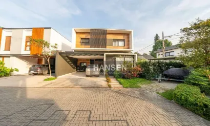 Sobrado com 3 suítes à venda, 300 m² por R$ 3.690.000 - América - Joinville/SC
