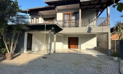 Casa com 1 suíte + 2  dormitórios para alugar, 250 m² por R$ 5.500/mês - Vila Nova - Joinville/SC