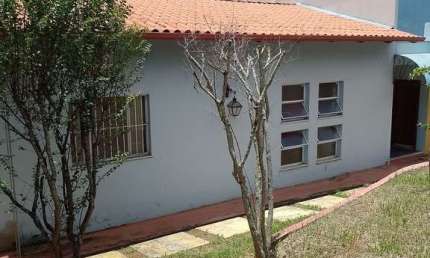 Casa muito aconchegante com excelente localização no Centro de Confins