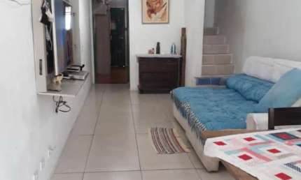 Casa à Venda em Taboão da Serra com Vista Arborizada, 2 Dormitórios e Terreno Amplo
