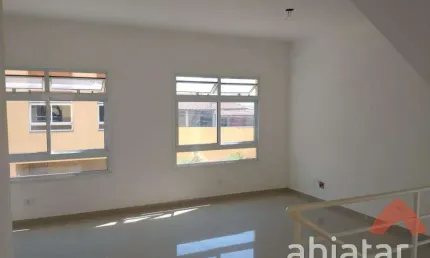 Sobrado com 3 Dormitórios à Venda – Próximo ao Shopping Taboão e Hospital Akira