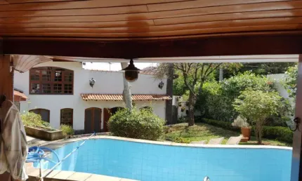 Casa de 3 suítes de 400m² com vaga de garagem - Parque Alves de Lima