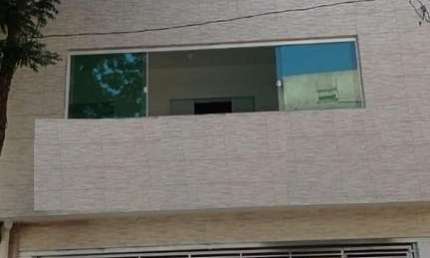 Casa de 4 cômodos, com vaga de garagem - 57m² - Taboão da Serra