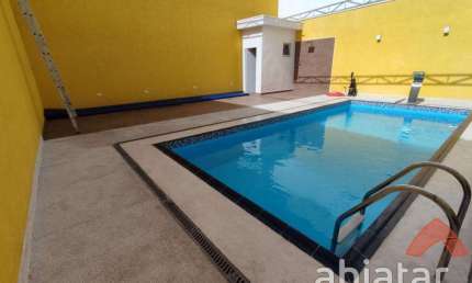 Casa à Venda com Porteira Fechada a 3 Min do Shopping Taboão – 3 Dorms, Piscina e 3 Vagas