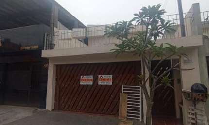 Sobrado à venda e para alugar  com 3 quartos e 2 vagas  no Parque Marabá - Taboão da Serra