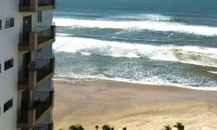 Apto na cobertura, 2 dorm (uma suíte), 126m² de área total, uma vaga, Praia Grande - SP