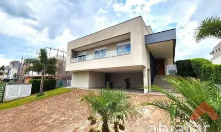 Casa de 3 dormitórios com 541m² e vaga para 6 carros - Granja Viana