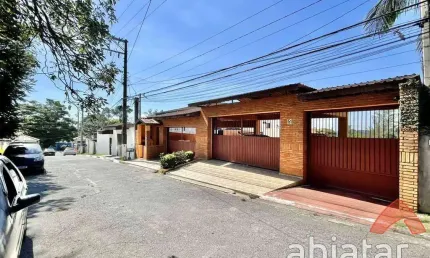 Casa de 3 dormitórios com suíte de 490m² com vaga de garagem - Chácara dos Lagos