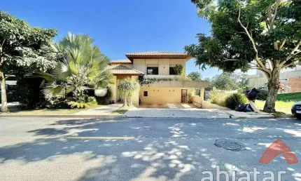 Casa de 610m² com 6 dormitórios com 2 vagas de garagem - Moinho Velho
