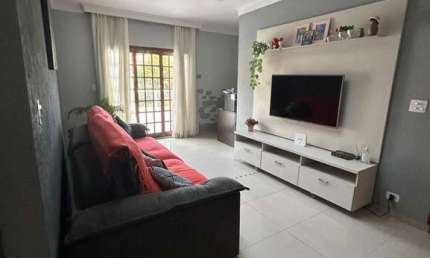 Casa de 460m² com 3 dormitórios com vaga de garagem - Vila Iasi