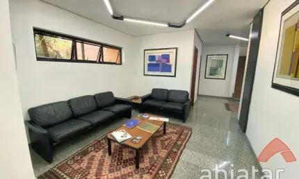 Sobrado com 366m² de 11 dormitórios para compra no Jardim América