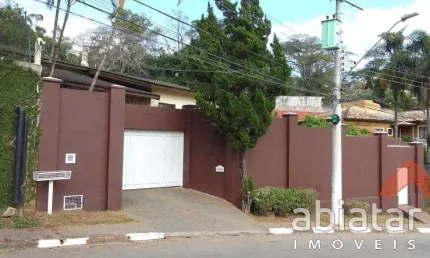 Sobrado de 525m² com 4 dormitórios com vagas de garagens - Vila Santo Antônio