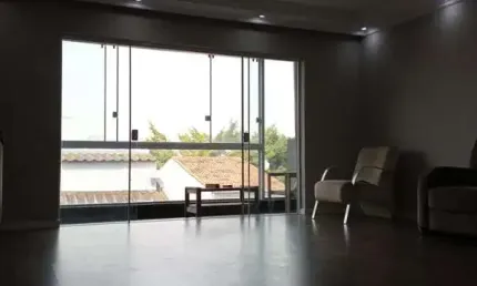 Lindo Sobrado 3 Dormitórios (1 Suíte) - 2 Vagas Cobertas - Quintal - Jardim América