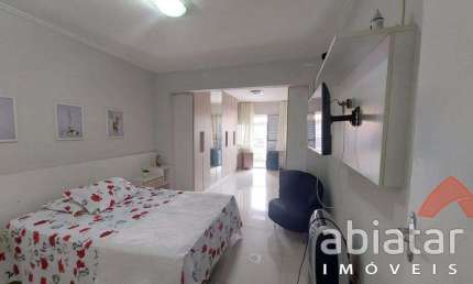 Sobrado à Venda no Parque Pinheiros – 2 Dorms, Escritório e Quintal | Reformado