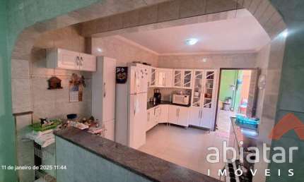 Sobrado à Venda no Jardim Maria Luiza – 3 Dormitórios, 1 Suíte e 3 Vagas | Taboão da Serra