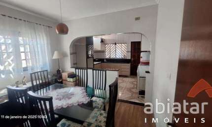Sobrado à Venda com 3 Dormitórios e 3 Vagas | Próximo ao Metrô e Rua Tranquila