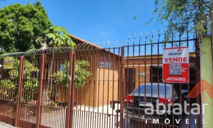 Casa à Venda no Jardim Jamaica – 250m² de Terreno, Edícula e 3 Vagas em Campo Limpo