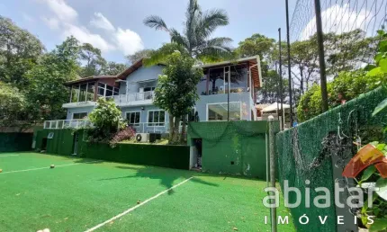 Casa Ampla com 4 Suítes no Condomínio Iolanda - Taboão da Serra