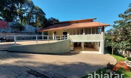 Casa Assobradada com 400m² no Condomínio Jardim Iolanda – Venda ou Locação em Taboão da Serra