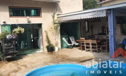 Sobrado com 5 suítes, 4 salas e 5 vagas para venda – parque monte alegre, taboão da serra