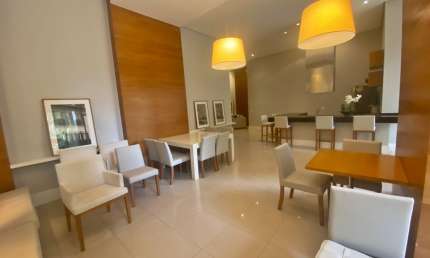 Apartamento de Alto Padrão com Vista Panorâmica para Praça