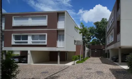 Casa Triplex em Condomínio Fechado no Morumbi com 334 m2 de Área Privativa