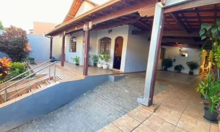 Casa com 3 quartos à venda na Pastor Rui Franco, 603, São João Batista, Belo Horizonte por R$ 890.000