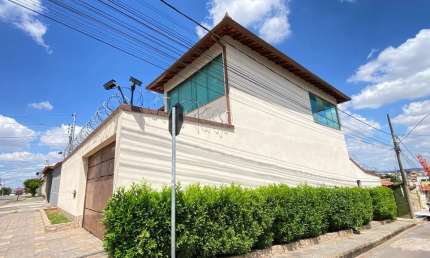Casa com 3 quartos à venda na Rua Dois, 237, Conjunto Habitacional Nova Pampulha, Contagem por R$ 799.000