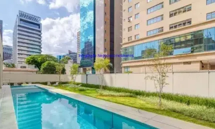 Apartamento Studio MOBILIADO 29m², 01 dormitório, 01 banheiro e 01 vaga na garagem.  Condomínio com portaria e segurança, piscina, academia
