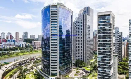 Conjunto comercial 680m²,  04 banheiros e 35 vagas de garagem.  Condomínio com portaria e recepção.  Excelente localização,  entre as Ruas John Baird