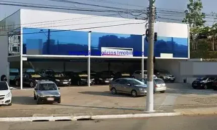 Loja 360m², 02 banheiros e 14 vagas de garagem.  Excelente localização entre as Ruas Garcia Lorca e Professor Arnaldo Amado Ferreira