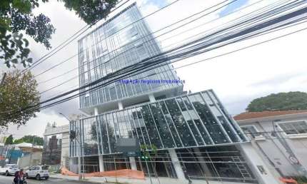 Prédio 4.018m² e 10 banheiros.  Excelente localização, entre as Ruas Paulino Camasmie, Manuel da Nobrega e Rodolfo Troppmair.