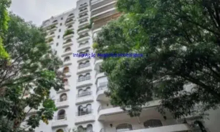 Apartamento 218m², 02 dormitórios (sendo suítes), 01 escritório, 03 banheiros, 02 dormitórios de empregada e 03 vagas de garagem.