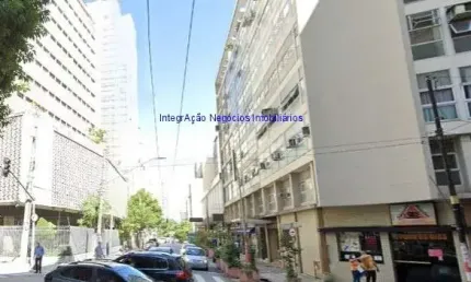 Apartamento studio 33m², 01 dormitório e 01 banheiro.  condomínio com portaria.  excelente localização á 4 minutos andando para a estação do metrô