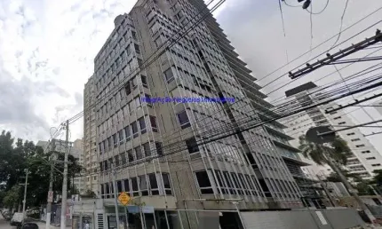Condomínio com portaria e recepção.  excelente localização á 10 minutos andando para a estação do metrô cidade jardim;