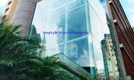 Prédio Comercial 2.378m², 07 pavimentos, 26 banheiros e 55 vagas de garagem.  Excelente localização, entre as Ruas Gomes de Carvalho, Júlio Diniz
