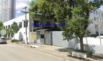 Galpão 6.570m² e 15 banheiros.  Excelente localização á 7 minutos andando para a estação do metrô Ceasa; Entre as Ruas Othão e Mergenthaler.